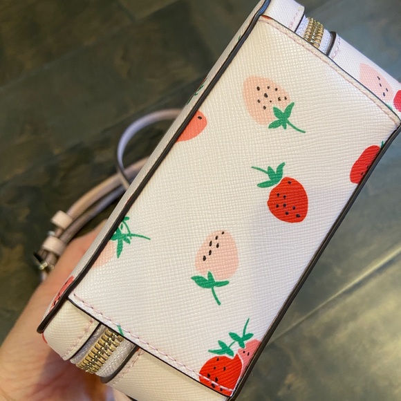 Kate Spade Wild Strawberry vanity crossbody - Picture 4 of 5